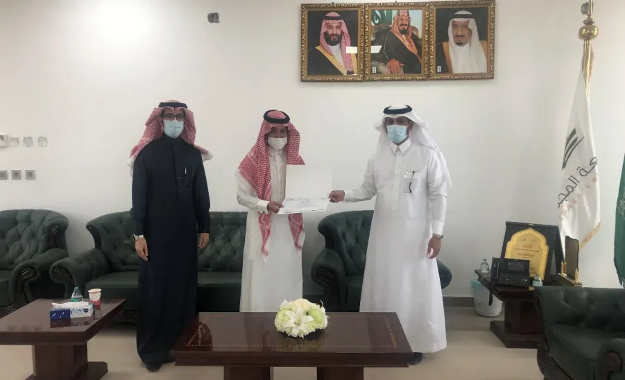 تكريم عميد كلية الهندسة للمشاركين في ورشة عمل ريادة الأعمال والمشاريع الصغيرة -  تكريم عميد كلية الهندسة للمشاركين في ورشة عمل ريادة الأعمال والمشاريع الصغيرة