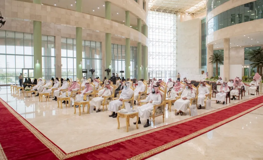معالي رئيس الجامعة يكرم الفائزين في الملتقى الطلابي الثالث - 4