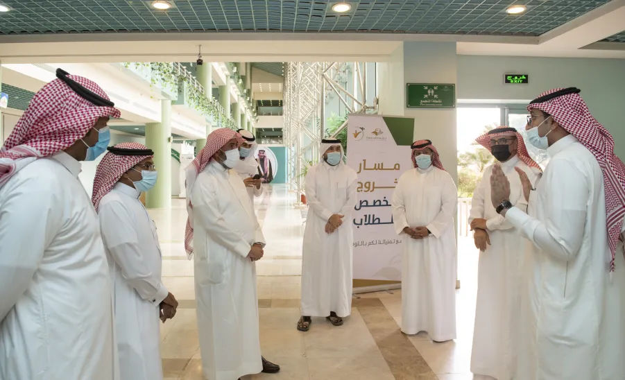 وكل الجامعة يقوم بجولة تفقدية لعدد من كليات الجامعة للاطلاع على جاهزية مقرات الاختبارات - وكل الجامعة يقوم بجولة تفقدية لعدد من كليات الجامعة للاطلاع على جاهزية مقرات الاختبارات
