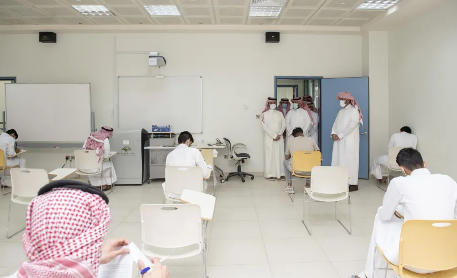 وكل الجامعة يقوم بجولة تفقدية لعدد من كليات الجامعة للاطلاع على جاهزية مقرات الاختبارات - وكل الجامعة يقوم بجولة تفقدية لعدد من كليات الجامعة للاطلاع على جاهزية مقرات الاختبارات