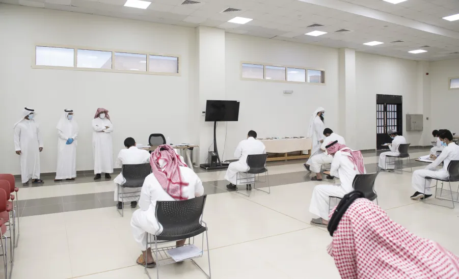 وكيل الجامعة يتفقد سير الاختبارات النهائية بكلية العلوم والدراسات الانسانية بحوطة سدير  -  وكيل الجامعة يتفقد سير الاختبارات النهائية بكلية العلوم والدراسات الانسانية بحوطة سدير 
