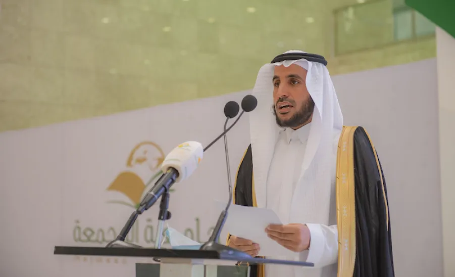 برعاية صاحب السمو الملكي الأمير فيصل بن بندر أمير منطقة الرياض : الجامعة تقيم حفل تخريج الدفعة الحادية عشرة والثانية عشرة من طلابها -  الجامعة