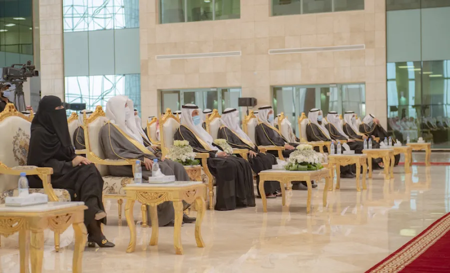 برعاية صاحب السمو الملكي الأمير فيصل بن بندر أمير منطقة الرياض : الجامعة تقيم حفل تخريج الدفعة الحادية عشرة والثانية عشرة من طلابها -  الجامعة
