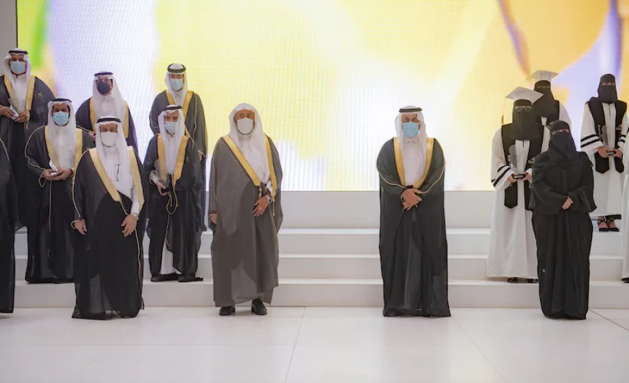 برعاية صاحب السمو الملكي الأمير فيصل بن بندر أمير منطقة الرياض : الجامعة تقيم حفل تخريج الدفعة الحادية عشرة والثانية عشرة من طلابها -  الجامعة