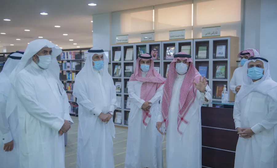 معالي رئيس الجامعة يفتتح توسعة المكتبة المركزية ويدشن مشروع المكتبات الذكية - ]U,M