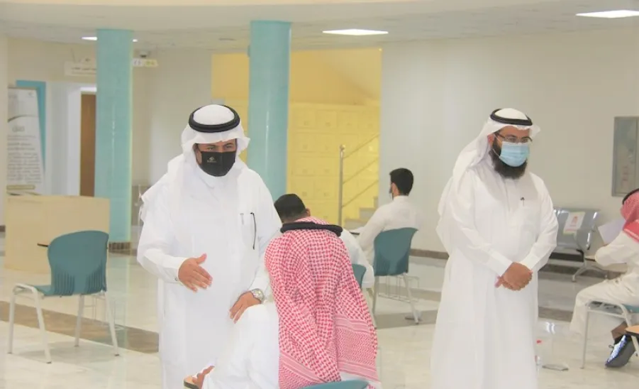 بهدف الاطمئنان على جاهزية مقرات الاختبارات :  وكلاء الجامعة يقومون بجولة تفقدية لعدد من كليات الجامعة   - ]U,M