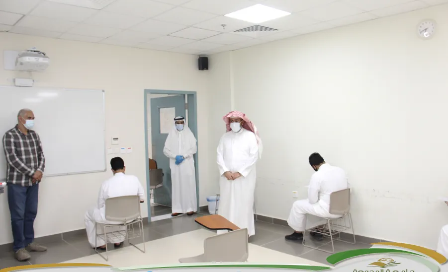 وكيل الجامعة يتفقد سير الاختبارات النهائية بالكلية - وكيل الجامعة يتفقد سير الاختبارات النهائية بالكلية