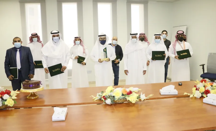 عميد خدمة المجتمع والتعليم المستمر يكرم أعضاء وحدة الجودة بالعمادة - عميد خدمة المجتمع والتعليم المستمر يكرم أعضاء وحدة الجودة بالعمادة