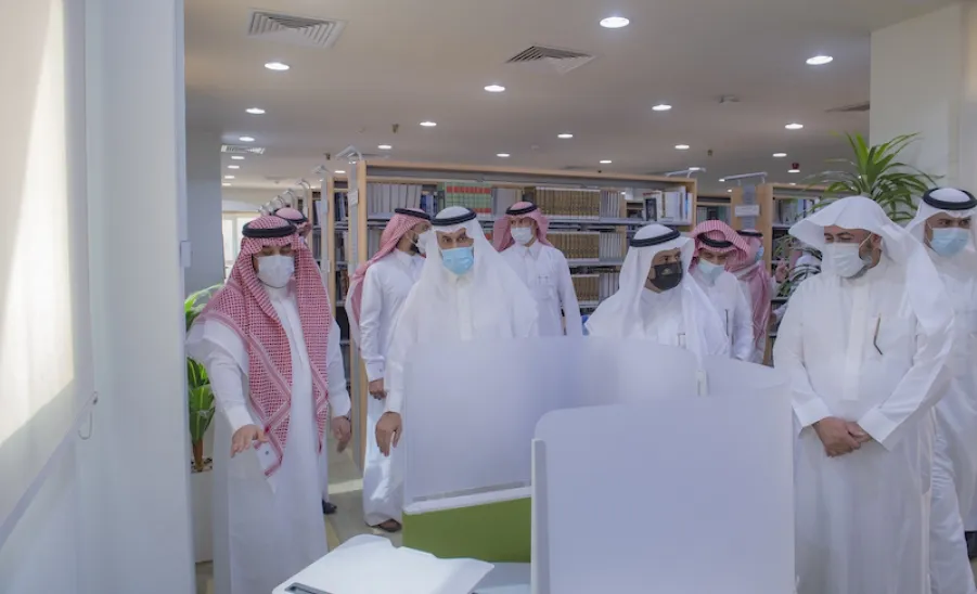 معالي رئيس الجامعة يفتتح توسعة المكتبة المركزية ويدشن مشروع المكتبات الذكية - معالي رئيس الجامعة يفتتح توسعة المكتبة المركزية ويدشن مشروع المكتبات الذكية