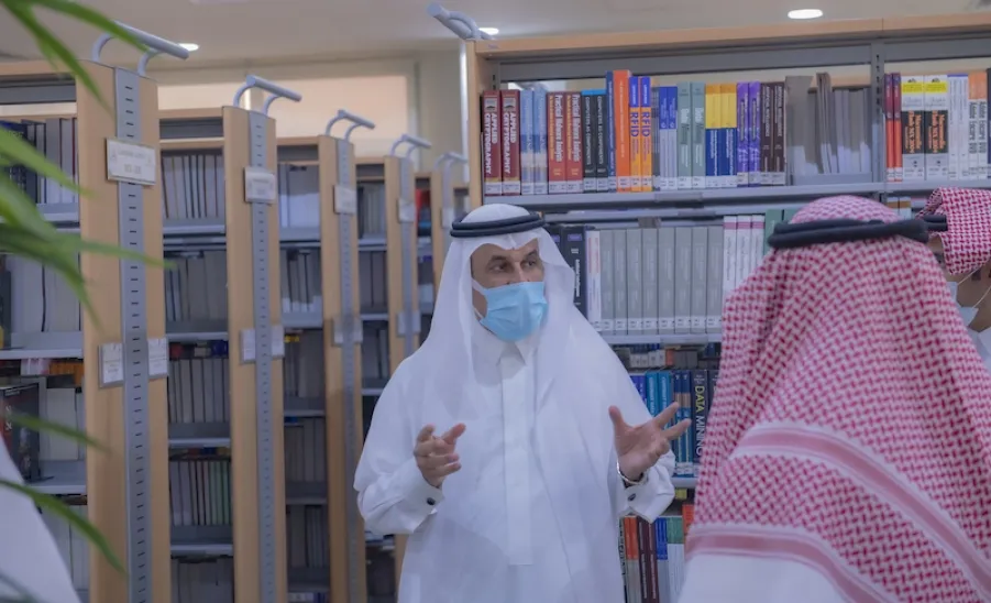 معالي رئيس الجامعة يفتتح توسعة المكتبة المركزية ويدشن مشروع المكتبات الذكية - معالي رئيس الجامعة يفتتح توسعة المكتبة المركزية ويدشن مشروع المكتبات الذكية