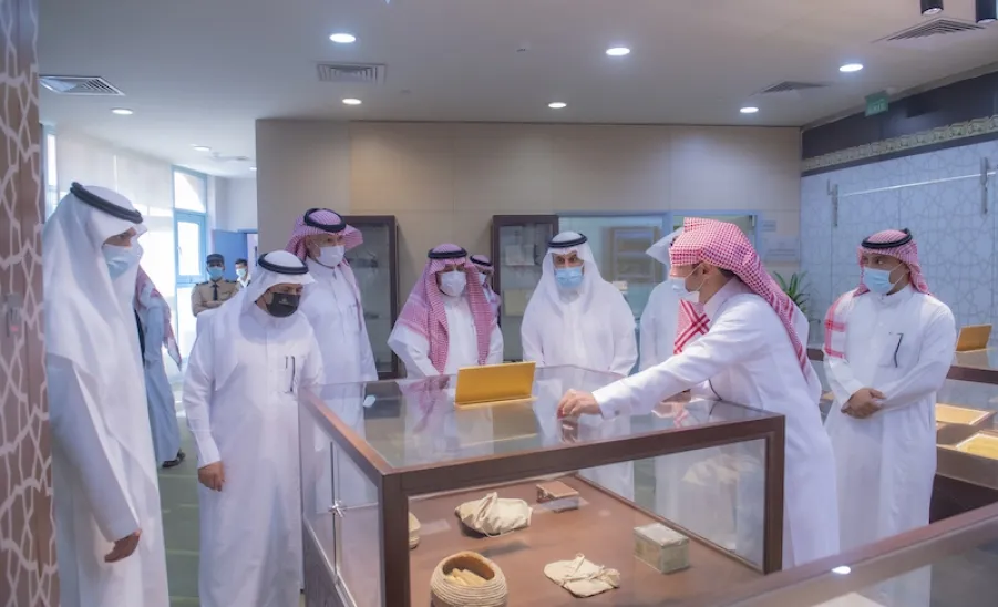 معالي رئيس الجامعة يفتتح توسعة المكتبة المركزية ويدشن مشروع المكتبات الذكية - معالي رئيس الجامعة يفتتح توسعة المكتبة المركزية ويدشن مشروع المكتبات الذكية