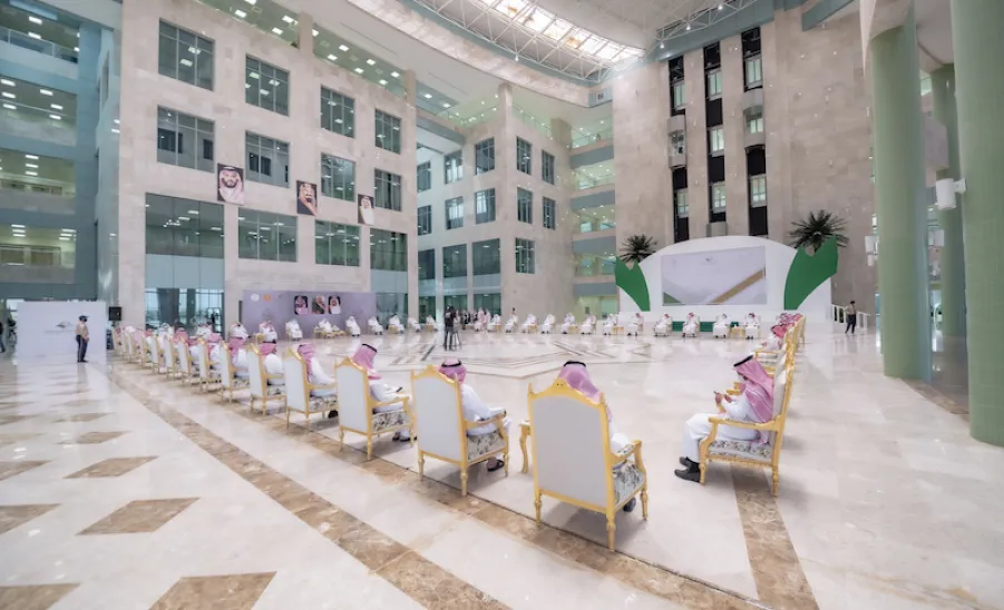 وسط إجراءات احترازية وباتباع التعليمات الوقائية : الجامعة تقيم حفل المعايدة السنوي لعيد الفطر المبارك -  am