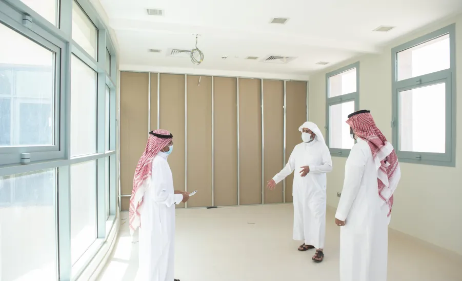 وكيل الجامعة يتفقد أعمال تجهيز المقر الجديد لإدارة الخدمات الطبية -  وكيل الجامعة يتفقد أعمال تجهيز المقر الجديد لإدارة الخدمات الطبية