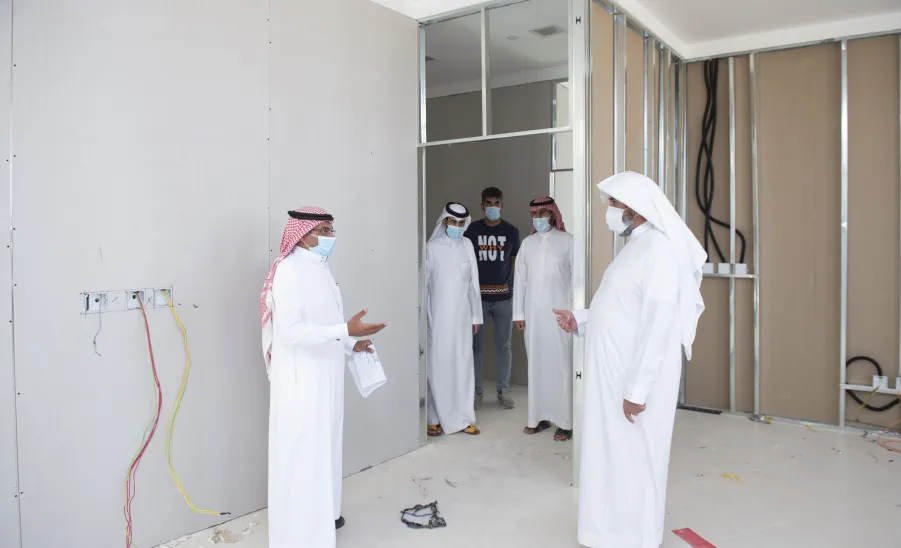وكيل الجامعة يتفقد أعمال تجهيز المقر الجديد لإدارة الخدمات الطبية -  وكيل الجامعة يتفقد أعمال تجهيز المقر الجديد لإدارة الخدمات الطبية