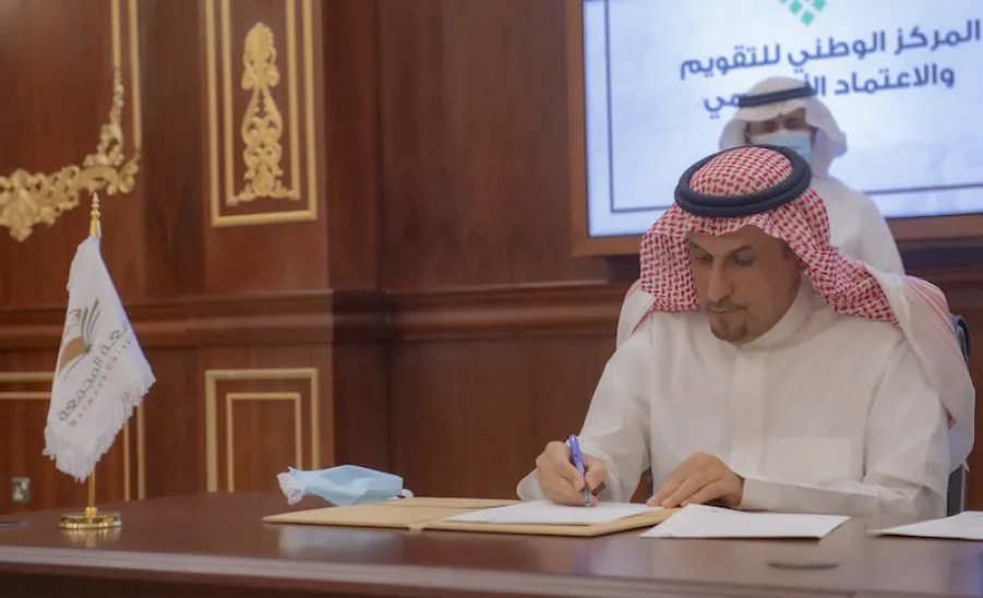 لتوقيع عقود جديدة لتنفيذ الدراسة التقويمية لعدد من البرامج الأكاديمية : وفدٌ من مستشاري المركز الوطني للتقويم والاعتماد الأكاديمي يزورون الجامعة  - الجامعة