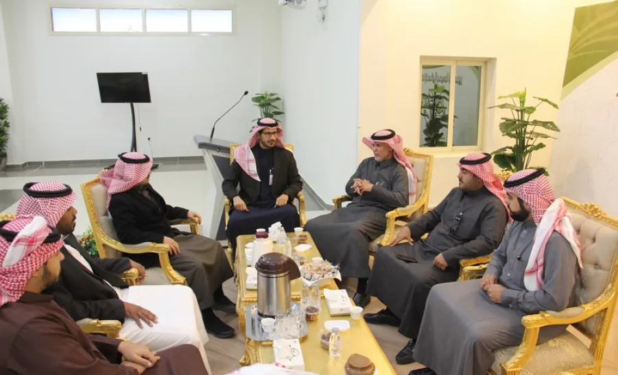 وفدٌ من الإدارة العامة للعلاقات والإعلام الجامعي يزور كلية العلوم والدراسات الإنسانية بحوطة  سدير - اجتماع العلاقات العامة مع كلية حوطة سدير