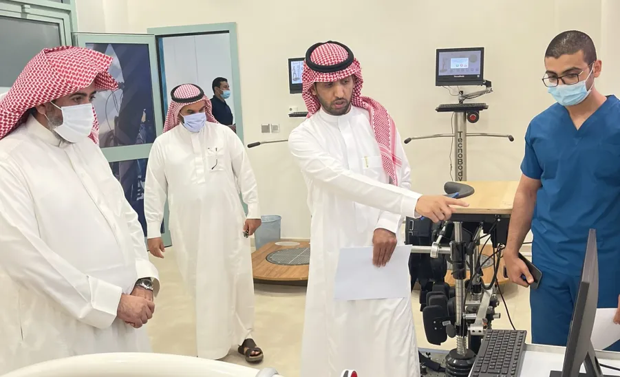 Vice-Rector visits MU International Prosthetic Rehabilitation Center -  وكيل الجامعة يتفقد أعمال مركز جامعة المجمعة لتقنيات التأهيل والاطراف الاصطناعية