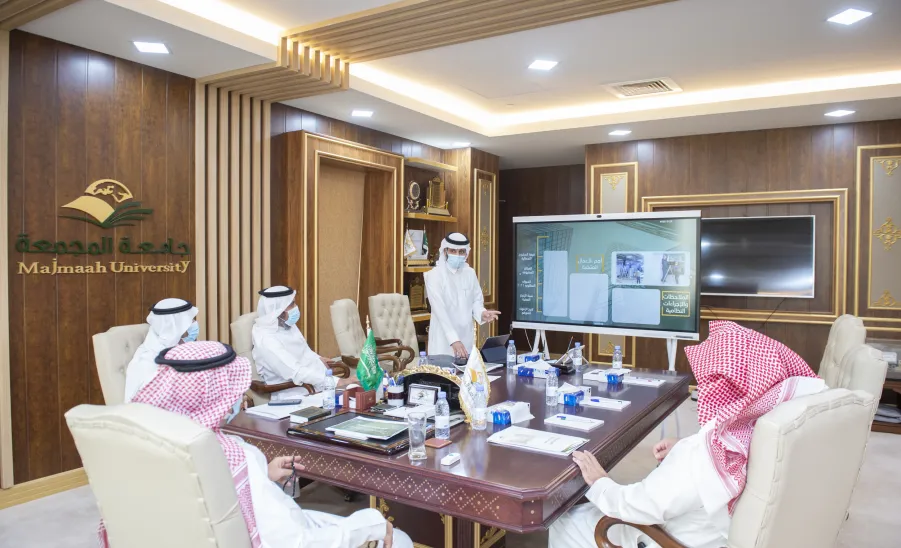معالي رئيس الجامعة يطلع على تقارير الإدارة العامة للمشروعات والشؤون الفنية للمشاريع القائمة ونسب إنجازها - ]U,M