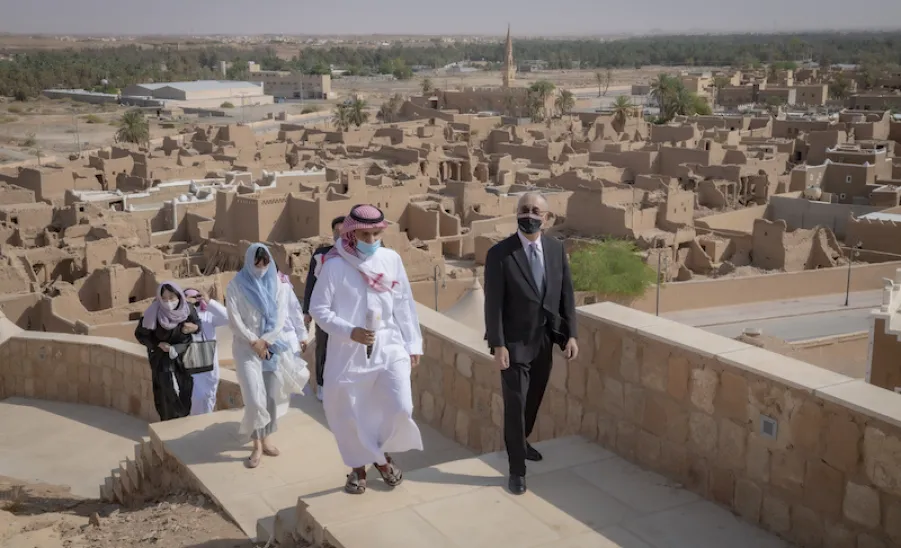 سعادة سفير دولة اليابان يزور الجامعة  - ]U,M