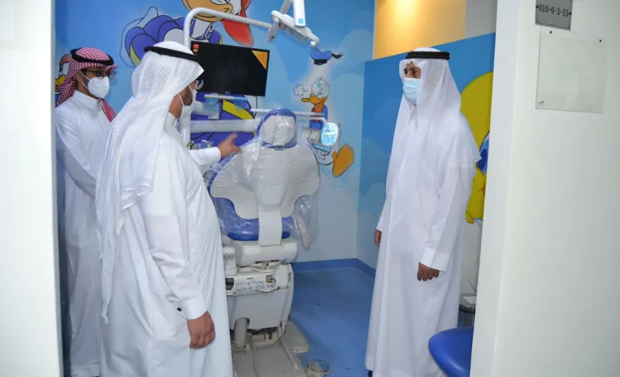 Vice-Rector visits College of Dentistry  -  وكيل الجامعة للشؤون التعليمية يزور طب الأسنان 