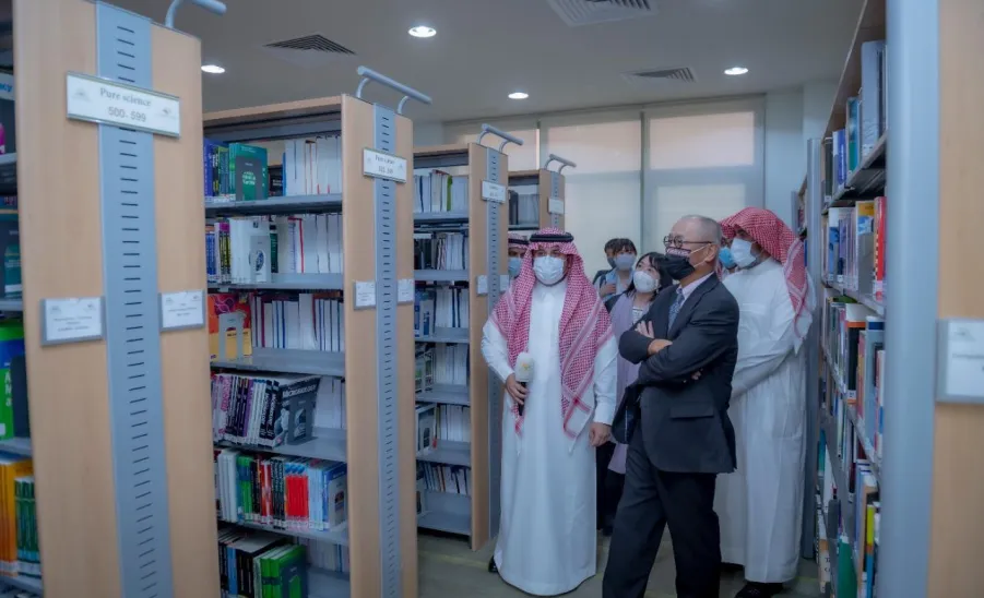 Japanese Ambassador to the Kingdom visit Central Library  - سعادة سفير دولة اليابان بالمملكة يزور المكتبة المركزية بعمادة شؤون المكتبات