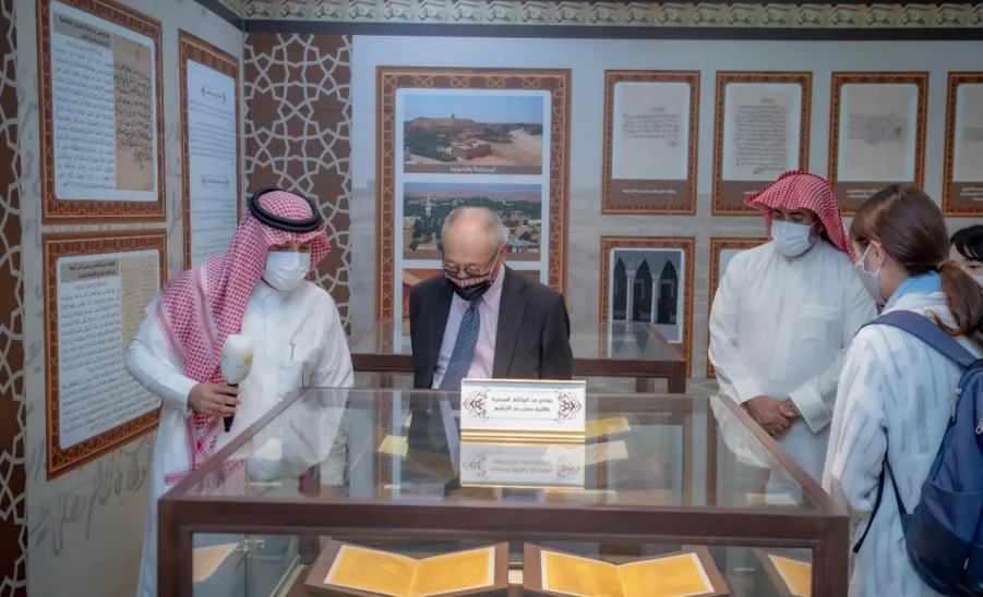 Japanese Ambassador to the Kingdom visit Central Library  - سعادة سفير دولة اليابان بالمملكة يزور المكتبة المركزية بعمادة شؤون المكتبات