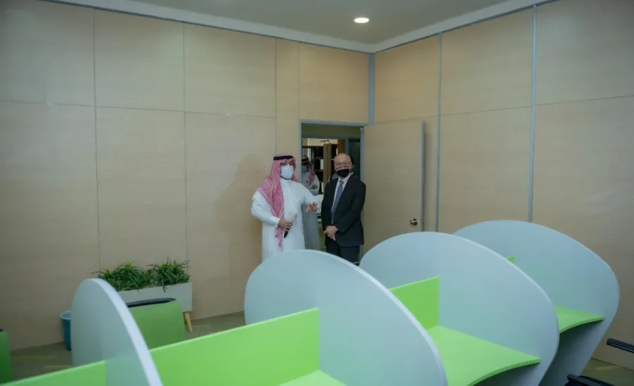 Japanese Ambassador to the Kingdom visit Central Library  - سعادة سفير دولة اليابان بالمملكة يزور المكتبة المركزية بعمادة شؤون المكتبات