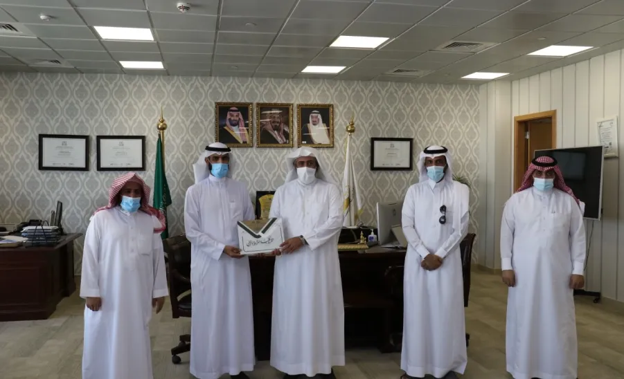 Vice Rector receives a report on the achievements of the College of Education in Zulfi
 -  وكيل الجامعة يتسلم تقرير منجزات كلية التربية بالزلفي