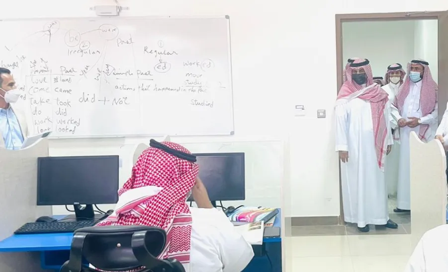 سعادة رئيس الجامعة يزور كلية العلوم والدراسات الإنسانية برماح - سعادة رئيس الجامعة يزور كلية العلوم والدراسات الإنسانية برماح