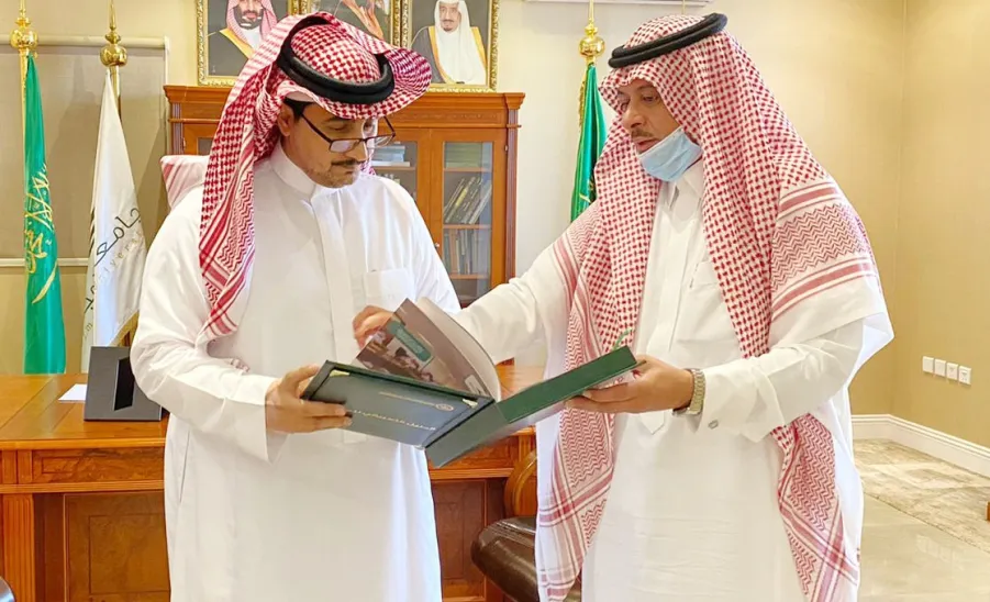 رئيس الجامعة يزور معهد الدراسات والخدمات الاستشارية - جامعة المجمعة