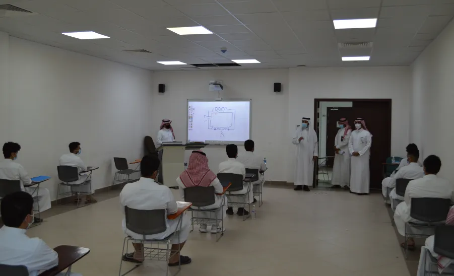 بمتابعة رئيس الجامعة...وكيل الجامعة للشؤون التعليمية يزور الكليات ويناقش اهم الموضوعات المتعلقة بالعملية التعليمية - زيارة كليات الجامعة 
