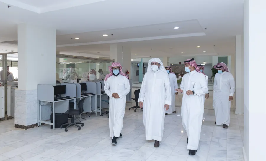 A Tour of inspection by vice-rector to College of Science and Humanities in Hawtat Sudair
 -  وكيل الجامعة يتفقد كلية العلوم والدراسات الإنسانية بحوطة سدير
