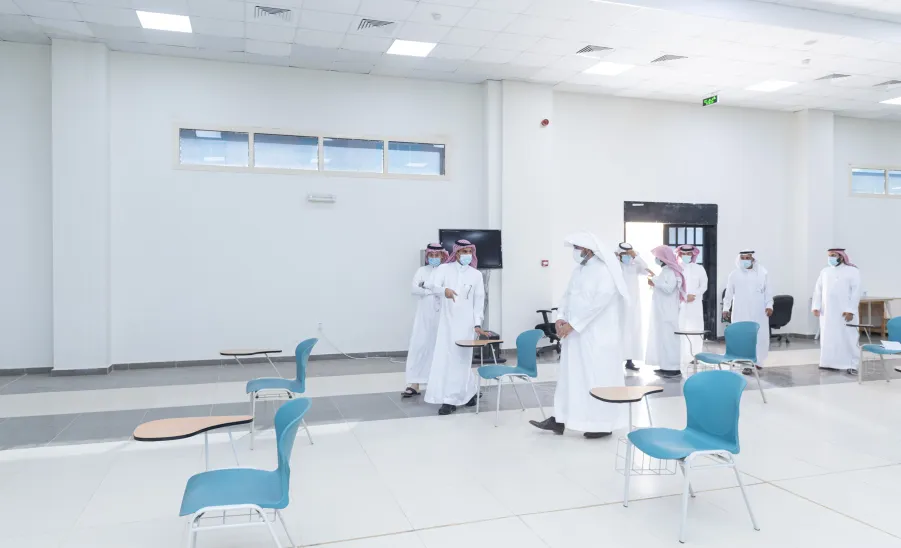 A Tour of inspection by vice-rector to College of Science and Humanities in Hawtat Sudair
 -  وكيل الجامعة يتفقد كلية العلوم والدراسات الإنسانية بحوطة سدير