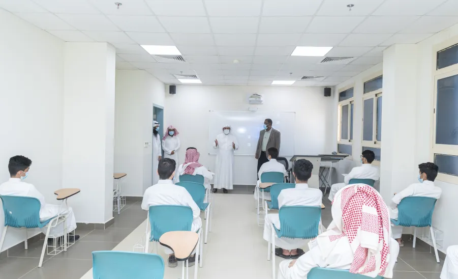 A Tour of inspection by vice-rector to College of Science and Humanities in Hawtat Sudair
 -  وكيل الجامعة يتفقد كلية العلوم والدراسات الإنسانية بحوطة سدير