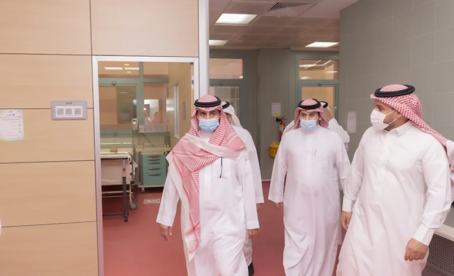 رئيس الجامعة يزور كليتي الطب والعلوم الطبية التطبيقية  - جامعة المجمعة
