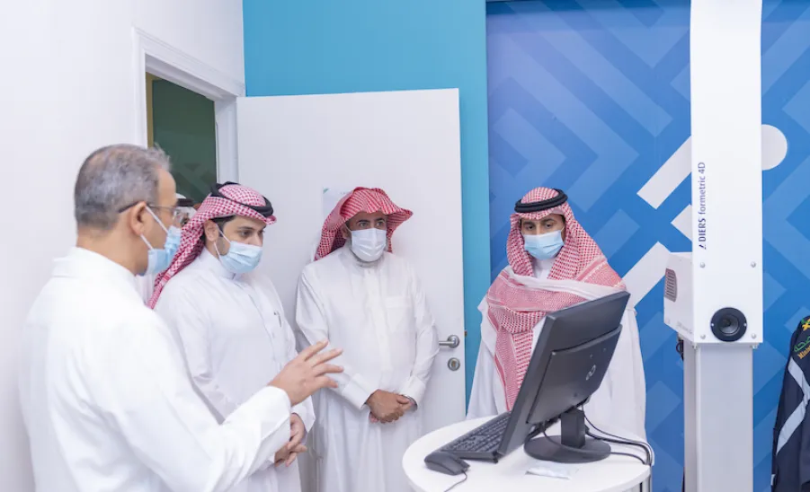 رئيس الجامعة يزور كليتي الطب والعلوم الطبية التطبيقية  - جامعة المجمعة