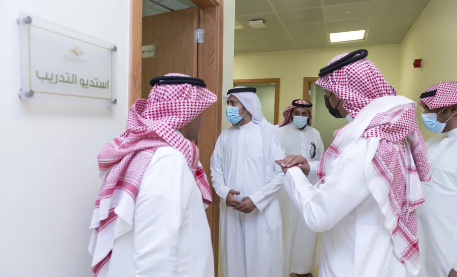 Vice-Rector visits E-Learning Deanship after being administratively linked with Vice-Rector's Office for Educational Affairs  -  بعد قرار رئيس الجامعة بنقل ارتباطها...وكيل الجامعة للشؤون التعليمية يتفقد عمادة التعليم الإلكتروني والتعلم عن بعــد