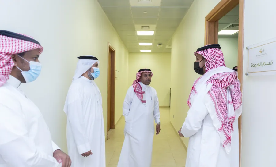 Vice-Rector visits E-Learning Deanship after being administratively linked with Vice-Rector's Office for Educational Affairs  -  بعد قرار رئيس الجامعة بنقل ارتباطها...وكيل الجامعة للشؤون التعليمية يتفقد عمادة التعليم الإلكتروني والتعلم عن بعــد