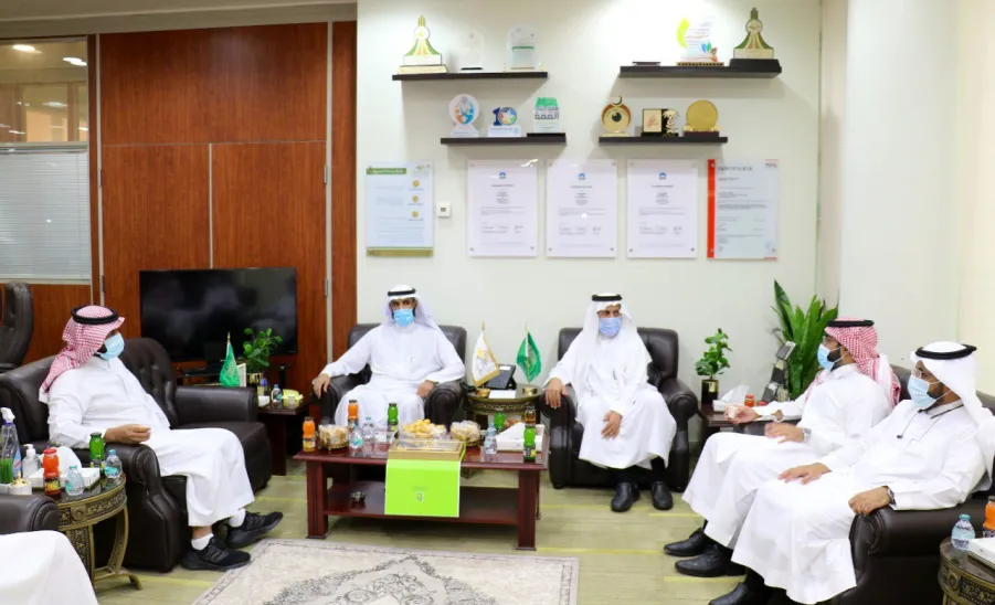 وكيل الجامعة للشؤون التعليمية يقف على سير العمل في كلية التربية بالزلفي ويعقد ورشة عمل لدعم جاهزية بعض البرامج التعليمية للاعتماد الأكاديمي - اجتماع كلية التربية بالزلفي