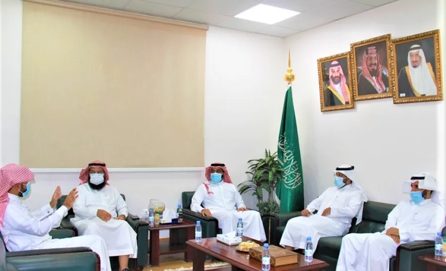 Dr. Al-Omar welcomes a team from the Deanship off Quality and Skills Development  - د. عمر بن محمد العمر . يستقبل فريق عمادة الجودة وتطوير المهارات