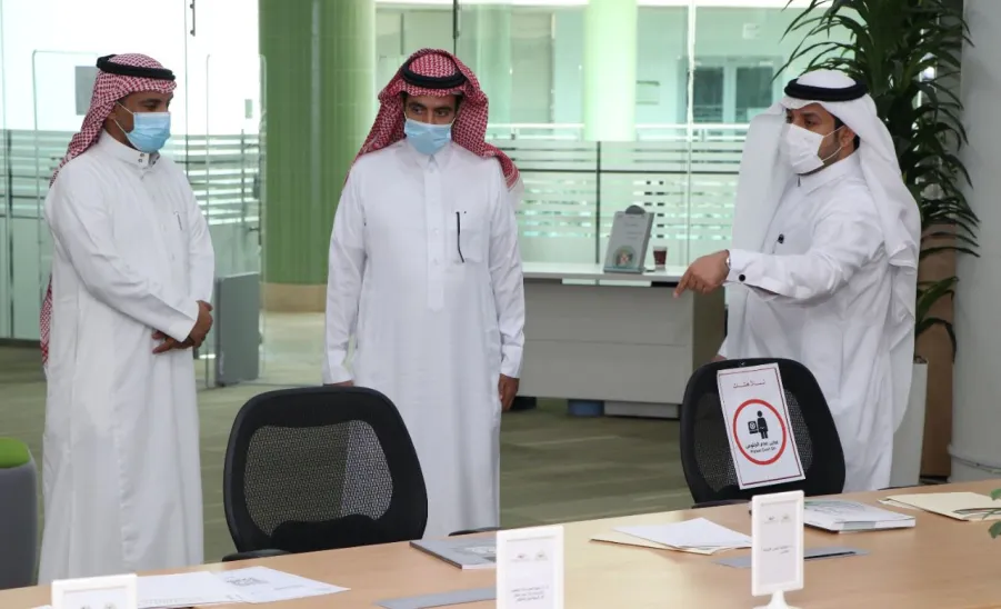 Dean of Library Affairs inspects the readiness of university libraries  - استعداداً للعام الجامعي ١٤٤٣هـ، عميد شؤون المكتبات يقف على جاهزية المكتبات الجامعية