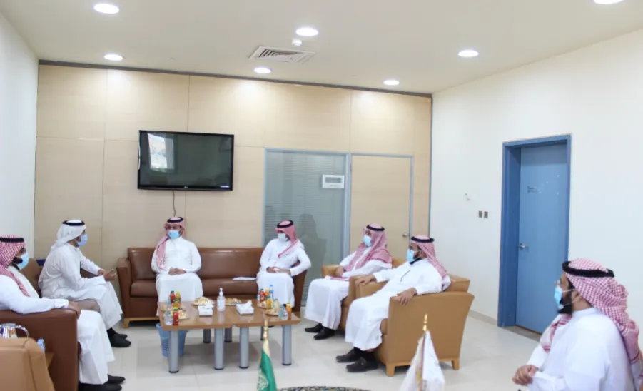 وكيل الجامعة للشؤون التعليمية يواصل الزيارات الميدانية ويبحث استعدادات كلية إدارة الأعمال ويشيد بالجهود -  زيارة كلية إدارة الأعمال