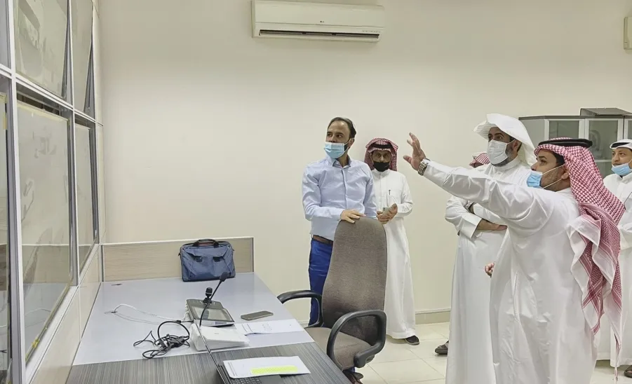 وكيل الجامعة يفتتح الحملة التوعوية لتأهيل سفراء التوعية من سائقي الحافلات -  وكيل الجامعة يفتتح الحملة التوعوية لتأهيل سفراء التوعية من سائقي الحافلات