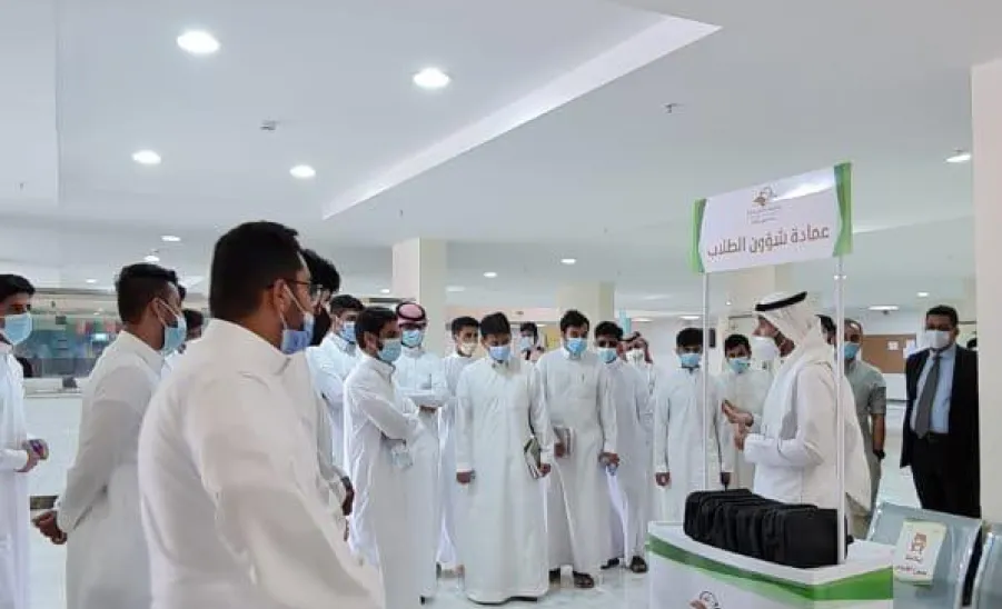 عمادة شؤون الطلاب تقيم برنامج ( نحن نأتيك ) - ]U,M