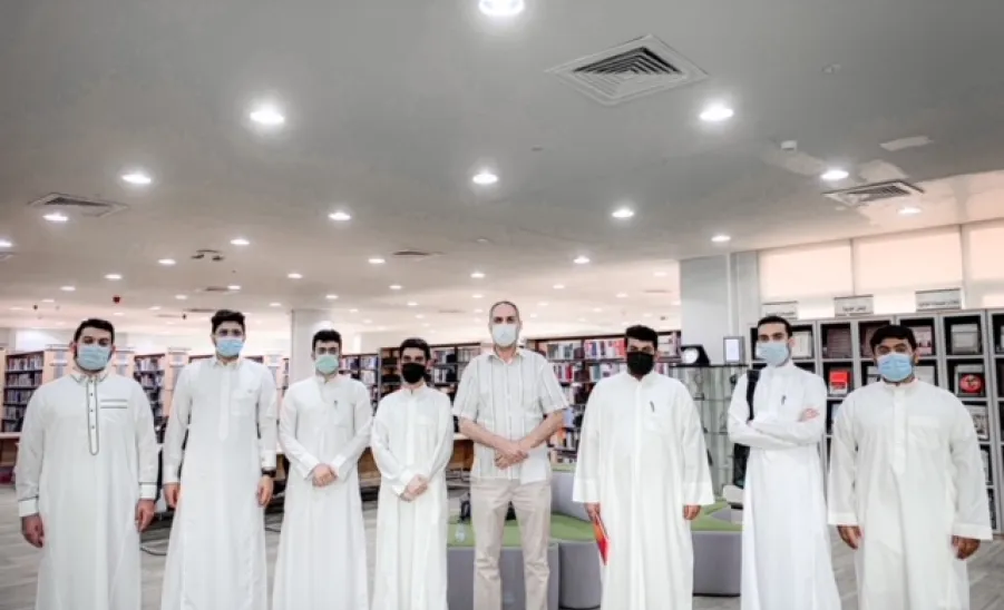 Engineering students visit the central library of the university
 -  طلاب كلية الهندسة بزيارة للمكتبة المركزية بالجامعة 