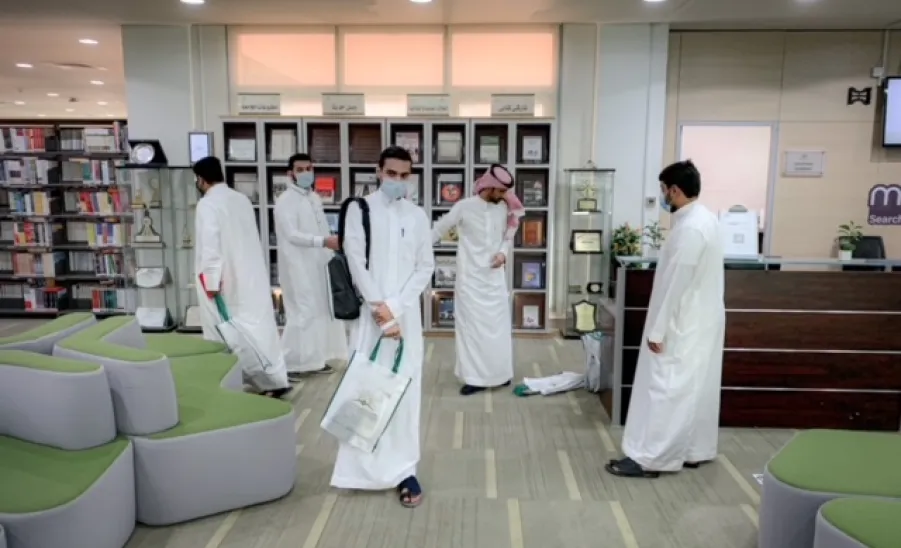 Engineering students visit the central library of the university
 -  طلاب كلية الهندسة بزيارة للمكتبة المركزية بالجامعة 