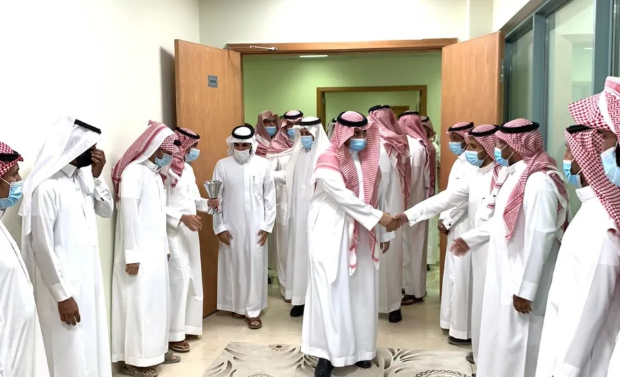 رئيس الجامعة يزور عمادة القبول والتسجيل ويناقش سير العمل -  زيارة الرئيس إلى القبول