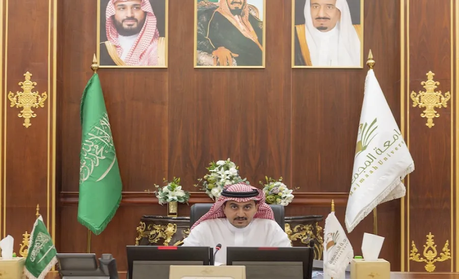 رئيس الجامعة يعتمد ترقية عدد (45) من موظفي وموظفات الجامعة  - ]U,M