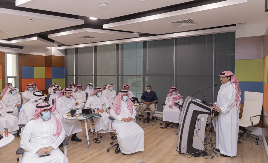 رئيس الجامعة يرعى ملتقى نحو التميز في البرامج الأكاديمية  - ]U,M