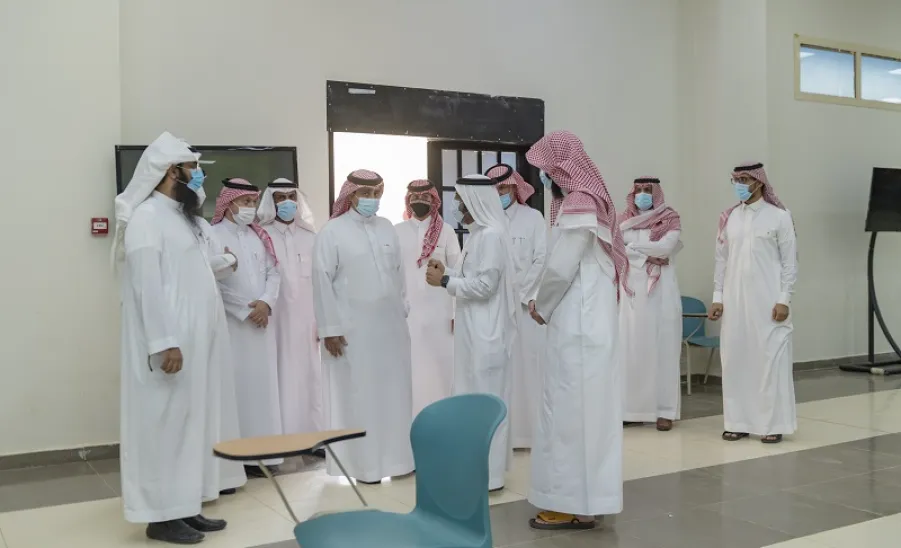  رئيس الجامعة يزور كلية العلوم والدراسات الإنسانية بحوطة سدير - am